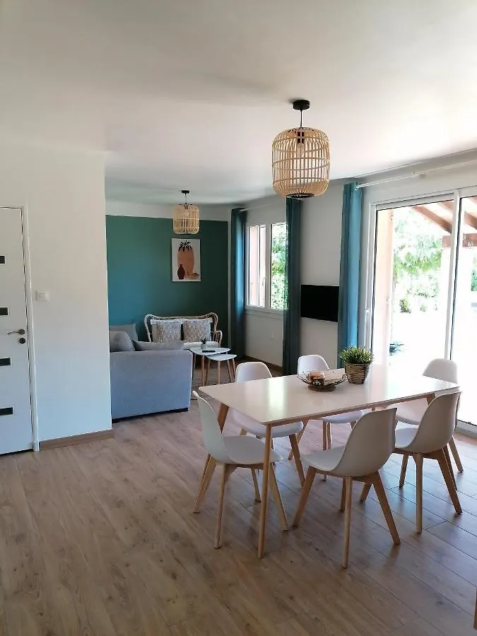 Holiday home Gite Les Demoiselles Des Sorgues L'Isle-sur-la-Sorgue France